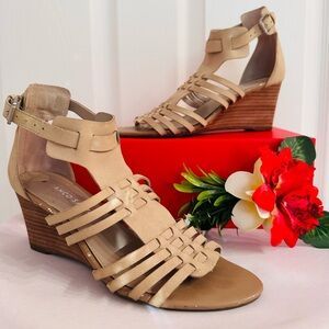 FRANCO SARTO ~ Tan Leather Sandals w/Wood Grain 2.75 Inch Heel size 6.5